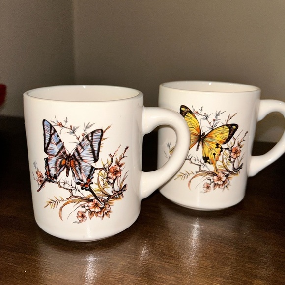 Vintage mid century cottage core butterfly mugs - Picture 1 of 5